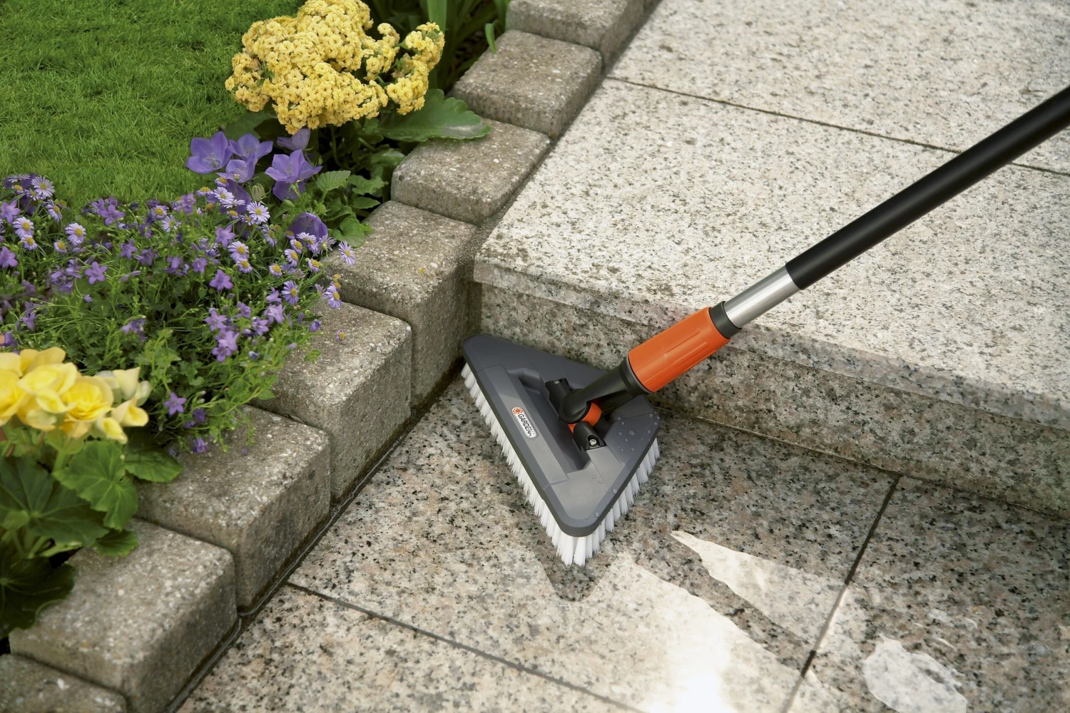 Gardena Clean System Zwenkschrobber 4 Gardena Clean System Zwenkschrobber - Afbeelding 2