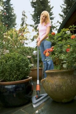 Gardena Clean System Zwenkschrobber 8 Gardena Clean System Zwenkschrobber -Stanle Gardena Winkel 40785005562001