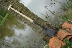 De Wit Shark Tine Spade Met Zwanehals Essen Steel 750mm -Stanle Gardena Winkel IMG 3901