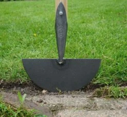 De Wit Graskantsteker Essen T-steel 850mm 16 De Wit Graskantsteker Essen T-steel 850mm -Stanle Gardena Winkel IMG 4866