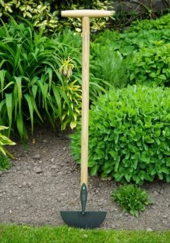 De Wit Graskantsteker Essen T-steel 850mm 17 De Wit Graskantsteker Essen T-steel 850mm -Stanle Gardena Winkel IMG 4867